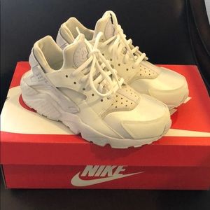 White air huarache run size 6